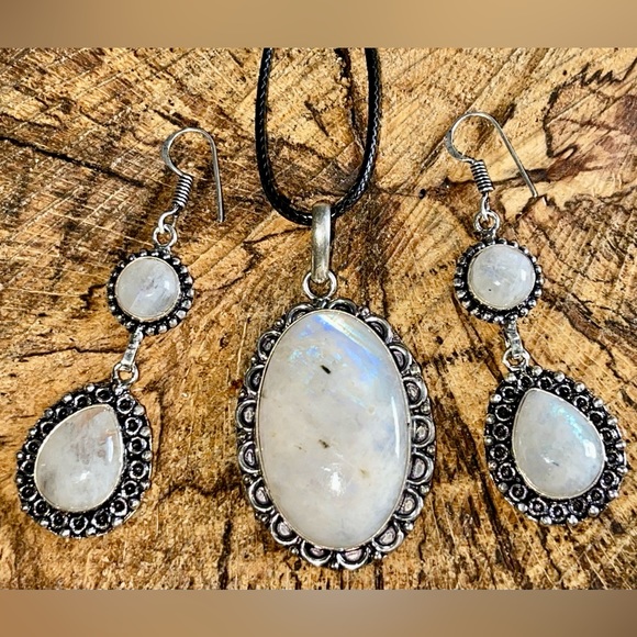 Beautiful Set of Rainbow Moonstone Pendant & Earrings - Picture 7 of 9